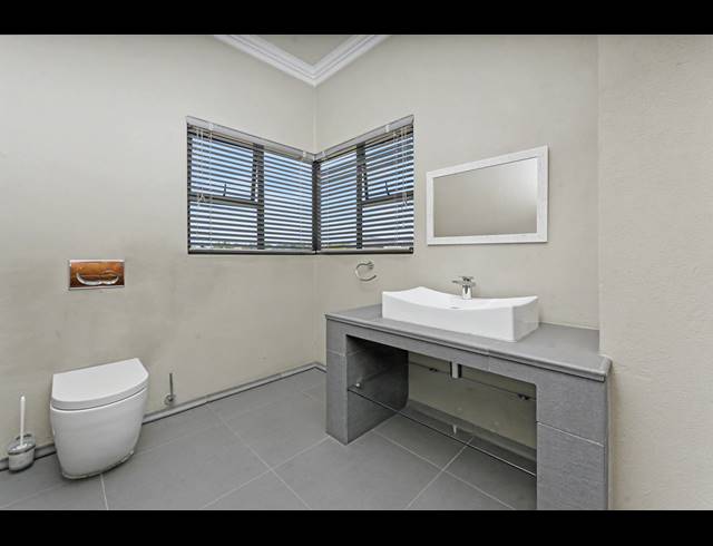 5 BEDROOM FREEHOLD FOR SALE IN BLUE VALLEY GOLF ESTATE